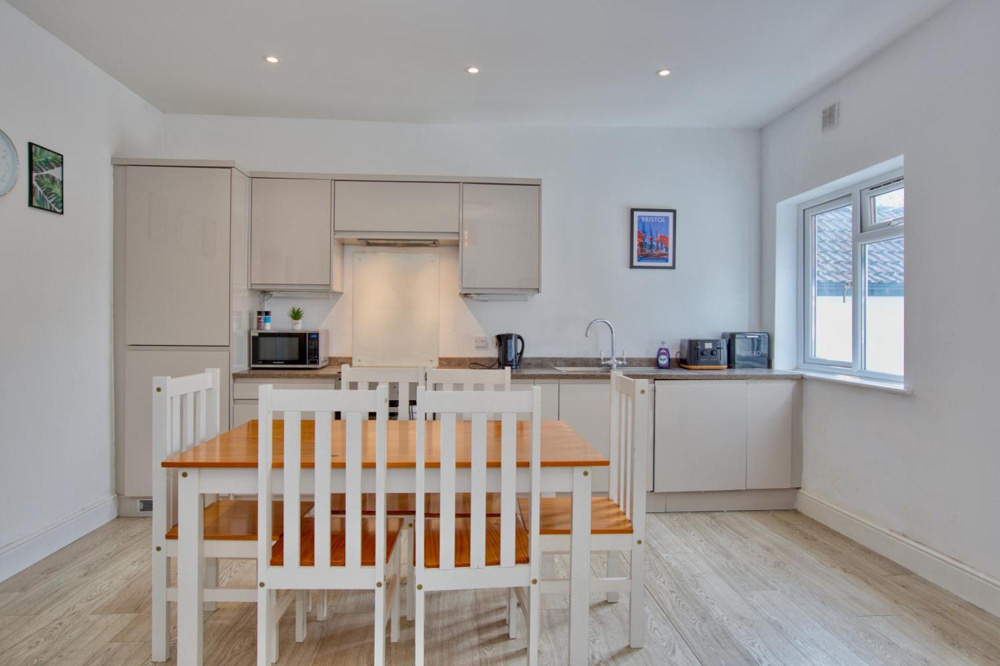 Modern 5-Beds - City Centre - Free Parking - Temple - By Hinkley Homes Short Lets & Serviced Accommodation Bristol Exterior photo