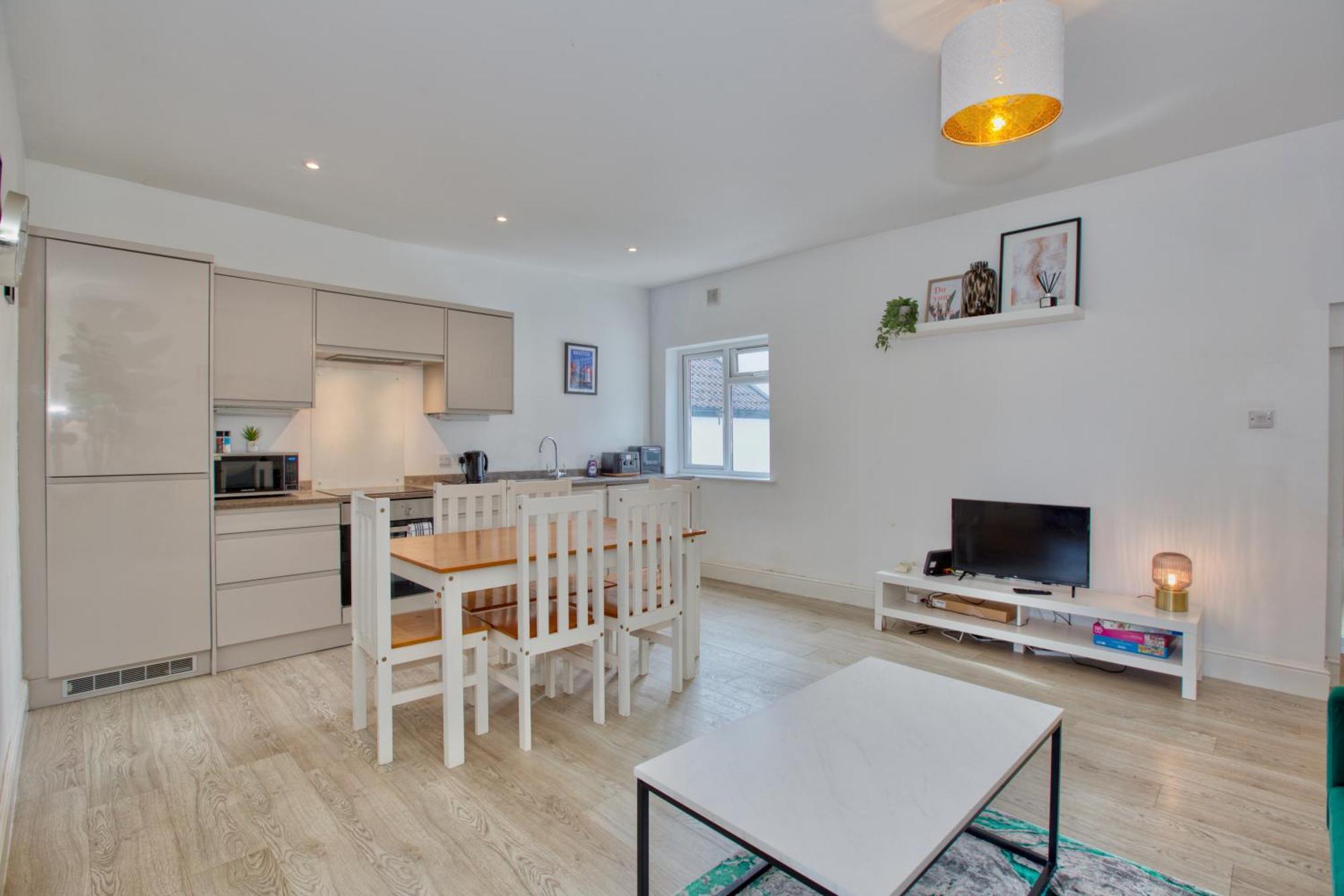 Modern 5-Beds - City Centre - Free Parking - Temple - By Hinkley Homes Short Lets & Serviced Accommodation Bristol Exterior photo