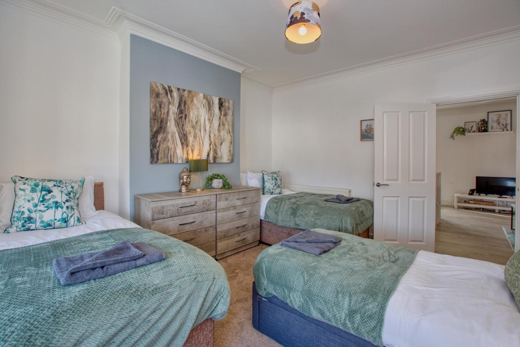 Modern 5-Beds - City Centre - Free Parking - Temple - By Hinkley Homes Short Lets & Serviced Accommodation Bristol Exterior photo