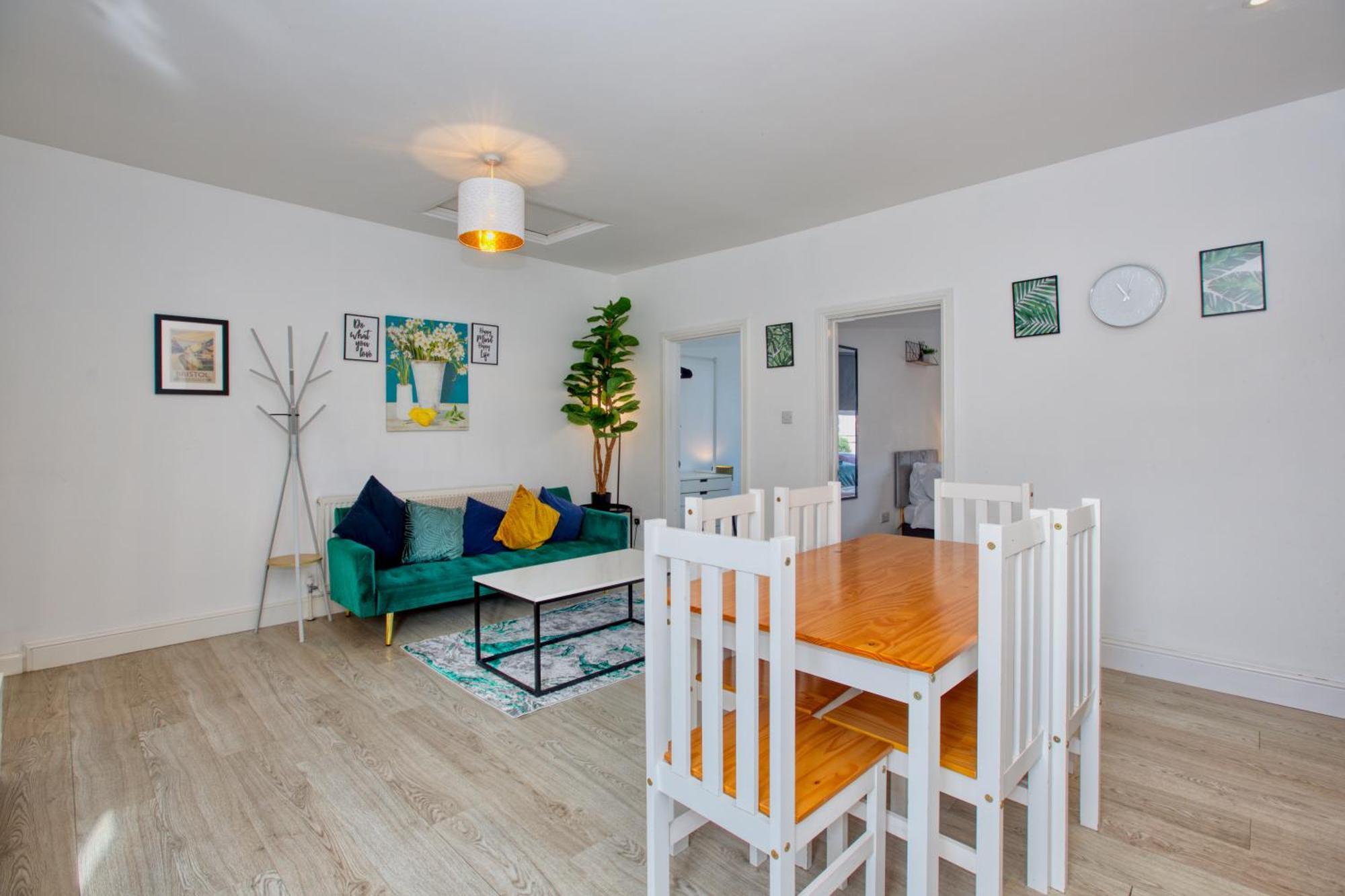 Modern 5-Beds - City Centre - Free Parking - Temple - By Hinkley Homes Short Lets & Serviced Accommodation Bristol Exterior photo